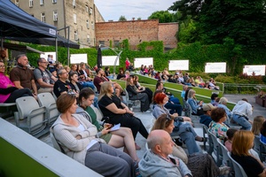 38. TNF - Dzień 1 (31.05.2024) - Amfiteatralna publiczność podczas koncertu Tomka Ziętka