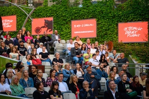 38. TNF - Dzień 1 (31.05.2024) - Amfiteatralna publiczność w oczekiwaniu na koncert Tomka Ziętka
