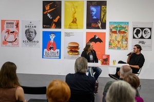 38. TNF - Dzień 2 (1.06.2024) - Wernisażowa publiczność na spotkaniu z autorem wystawy plakatu w BWA