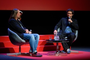 38. TNF - Dzień 2 (1.06.2024) - Na scenie Marzenia Maciej Hamela, reżyser filmu "Skąd dokąd" z prowadzącym spotkanie Ryszardem Jaźwińskim