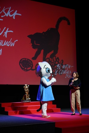 38. TNF - Dzień 2 (1.06.2024) - Postać Kici Koci na scenie kina Marzenie