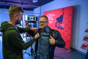 38. TNF - Dzień 3 (2.06.2024) - Maciej Rybski, autor kronik festiwalowych i Mikołaj Trzaska, kompozytor muzyki do filmu "Kos" podczas przygotowań do nagrań kolejnej relacji festiwalowej