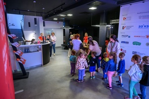 38. TNF - Dzień 4 (3.06.2024) - Najmłodsi widzowie w holu kina Marzenie