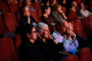 38. TNF - Dzień 4 (3.06.2024) - Widzowie w sali Marzenia podczas spotkania z twórcami filmu "Biała odwaga"