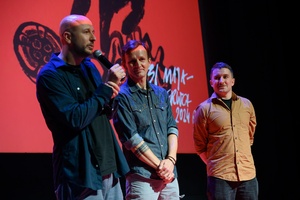 38. TNF - Dzień 5 (4.06.2024) - Na scenie Marzenia reżyser Grzegorz Dębowski, aktor Artur Paczesny zapraszający na film "Tyle co nic"