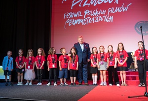 38. TNF - Dzień 9 (8.06.2024) - Na scenie Marzenia Eugeniusz Gordziejuk - EGOFilm odbierający nagrodę za bajkę "Kicia Kocia"