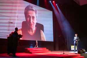 38. TNF - Dzień 9 (8.06.2024) - Na ekranie Marzenia łączenie z Laureatką II Nagrody Specjalnej, ufundowanej przez Grupę MGGP S.A., aktorką filmu "Kobieta z..." Małgorzatą Hajewską-Krzystofik