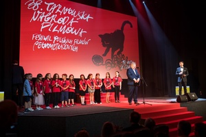 38. TNF - Dzień 9 (8.06.2024) - Na scenie Marzenia Eugeniusz Gordziejuk - EGOFilm odbierający nagrodę za bajkę "Kicia Kocia"