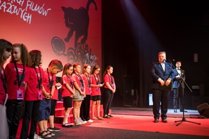 38. TNF - Dzień 9 (8.06.2024) - Na scenie Marzenia Eugeniusz Gordziejuk - EGOFilm odbierający nagrodę za bajkę "Kicia Kocia"