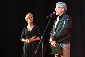 38. TNF - Dzień 9 (8.06.2024) - Na scenie Marzenia prezydent Tarnowa Agnieszka Kawa i przewodniczący Jury 38. TNF Paweł Łoziński