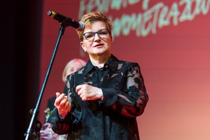 38. TNF - Dzień 9 (8.06.2024) - Na scenie odznaczeni medalami Gloria Artis z posłanką Urszulą Augustyn