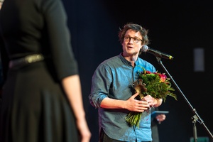 38. TNF - Dzień 9 (8.06.2024) - Na scenie Marzenia prezydent Tarnowa Agnieszka Kawa i Laureat Grand Prix 38. TNF Maciej Hamela za film "Skąd dokąd"