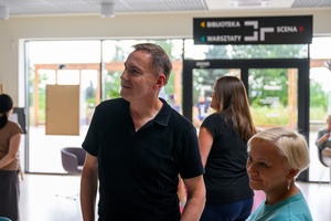 Owacje w Dom.Ku! - W hallu DKW dyrektor TCK Tomasz Kapturkiewicz