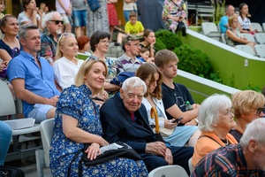 ZDEARZENIA 2024 - Gala Nagród Miasta Tarnowa - Wśród publiczności od lewej: dyrektor BWA Ewa Łączyńska-Widz  i architekt muszli koncertowej Otto Schier