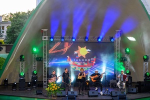 ZDEARZENIA 2024 - Gala Nagród Miasta Tarnowa - Na scenie zespół Dzień Dobry