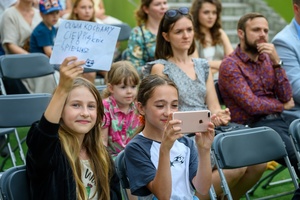 ZDEARZENIA 2024 - Gala Nagród Miasta Tarnowa - Wśród zebranej publiczności fanki Oliwii Miś