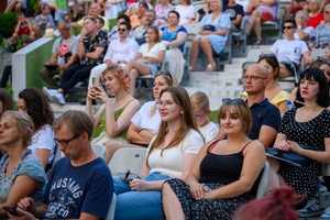 ZDEARZENIE 2024 - Koncert: YASNO, MEEK, OH WHY? - Publiczność zgromadzona w Amfiteatrze