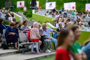 Koncert fletowy Summertime Symphony - Publiczność w oczekiwaniu na koncert fletowy