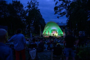 Starówka Jazz Festival - 05.07.2024 r. - Koncert zespołu Topside Band (USA). Widownia Amfiteatru.