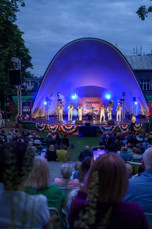Starówka Jazz Festival - 05.07.2024 r. - Koncert zespołu Topside Band (USA). Widownia Amfiteatru.