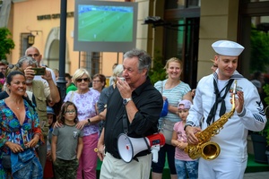 Starówka Jazz Festival - 05.07.2024 r. - Parada nowoorleańska. Muzycy wraz z publicznością.