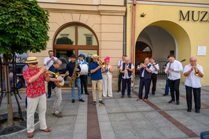 Starówka Jazz Festival - 12.07.2024 r. - Parada nowoorleańska. Muzycy podczas występu.
