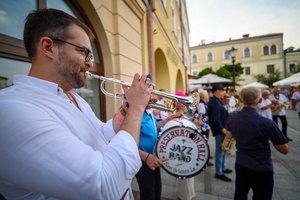 Starówka Jazz Festival - 12.07.2024 r. - Parada nowoorleańska. Muzycy podczas występu.