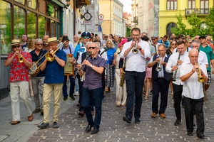 Starówka Jazz Festival - 12.07.2024 r. - Parada nowoorleańska. Muzycy podczas występu.