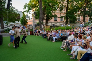 Starówka Jazz Festival - 19.07.2024 r. - Koncert zespołu Leliwa Jazz Band. Widownia Amfiteatru.