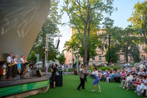 Starówka Jazz Festival - 19.07.2024 r. - Koncert zespołu Leliwa Jazz Band. Widownia Amfiteatru.