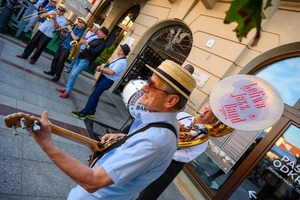 Starówka Jazz Festival - 19.07.2024 r. - Parada nowoorleańska. Muzycy podczas występu.