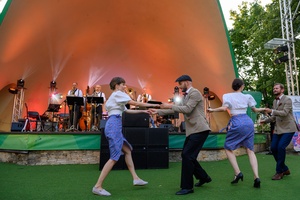 Starówka Jazz Festival - 19.07.2024 r. - Koncert zespołu Leliwa Jazz Band. Widownia Amfiteatru.