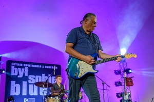 Był Sobie Blues - 16.08.2024 - Na scenie Piotr Nalepa grający na gitarze