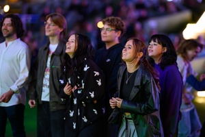 Koncert: Bored Students Orchestra - Publiczność podczas koncertu przed sceną