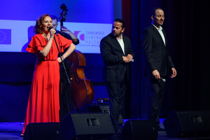 100-lecie kina Marzenie - koncert Voice Band i Ewelina Flinta - Na scenie kina Marzenie - Ewelina Flinta i Voice Band