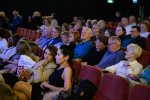 100-lecie kina Marzenie - koncert Voice Band i Ewelina Flinta - Publiczność podczas koncertu Voice Band i Ewelina Flinta