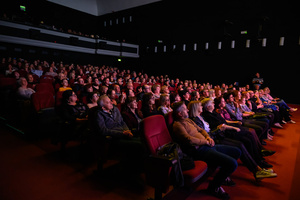 100-lecie kina Marzenie - koncert Voice Band i Ewelina Flinta - Publiczność podczas koncertu Voice Band i Ewelina Flinta