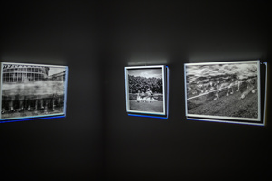 Wystawa „Tożsamość” oraz spotkanie z autorem Andrzejem Grudniem - Część wystawy „Tożsamość”, z cyklu Światy widziane