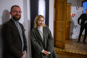 Wystawa „Tożsamość” oraz spotkanie z autorem Andrzejem Grudniem - Marcin Dąbek oraz Magdalena Piątek podczas wernisażu Andrzeja Grudnia