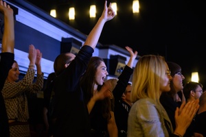 Koncert: Kasia Lins - Publiczność na stojąco podczas bisów