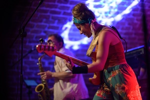 Jazzowa Jesień: Kinga Głyk - Kinga Głyk na scenie tarnowskich Piwnic TCK