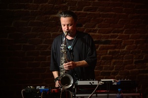 Jazzowa jesień: Grzech Piotrowski - Grzech Piotrowski na scenie tarnowskich Piwnic TCK
