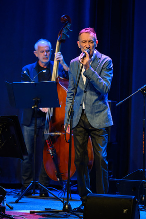 Jazzowa jesień - Janusz Szrom prezentuje: „Andrzej Zaucha — Songbook” - Janusz Szrom z zespołem wykonujący utwory z repertuaru Andrzeja Zauchy