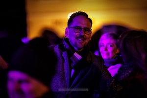 Sylwester na tarnowskim Rynku - Galeria II - Wśród publiczności podczas koncertu prezydent Jakub Kwaśny i zastępczyni prezydenta Agnieszka Kawa