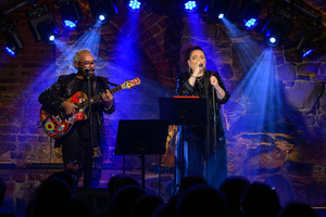 Koncert świąteczny: Mika Urbaniak & Victor Davies - Mika Urbaniak & Victor Davies na scenie Piwnic TCK