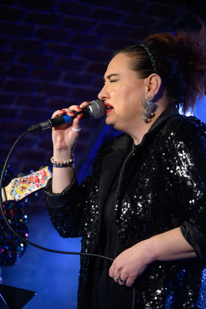 Koncert świąteczny: Mika Urbaniak & Victor Davies - Mika Urbaniak na scenie Piwnic TCK