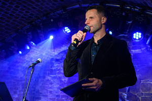 Koncert świąteczny: Mika Urbaniak & Victor Davies - Sebastian Szafarz zapowiadający koncert Miki Urbaniak i Victora Davies'a