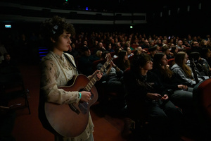 Koncert S.M.Rock - Uczniowie S.M.Rock przed wejściem na scenę kina Marzenie
