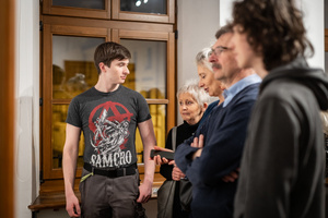 Wernisaże dzień po dniu: Tomasz Milcewicz / Krzysztof Madej - Publiczność oglądająca wystawę