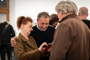 Wernisaże dzień po dniu: Tomasz Milcewicz / Krzysztof Madej - Publiczność oglądająca wystawę